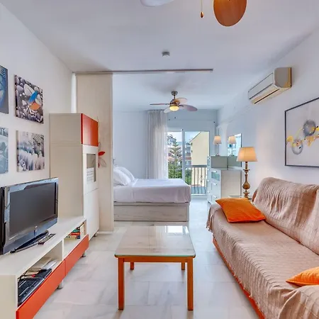 Homeforguest Bright Studio In La Carihuela Near The Beach Torremolinos Exterior foto